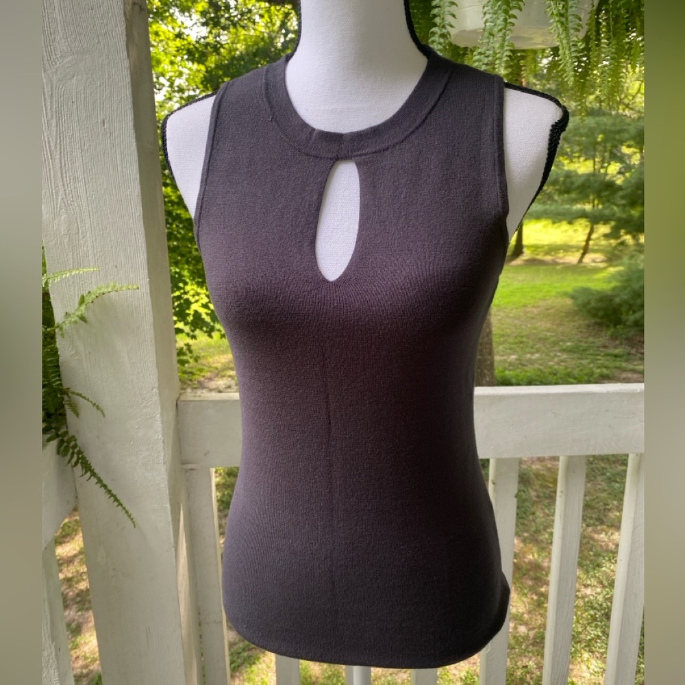 Elie Tahari Sweater Sleeveless Keyhole Neckline Top in Charcoal size Medium